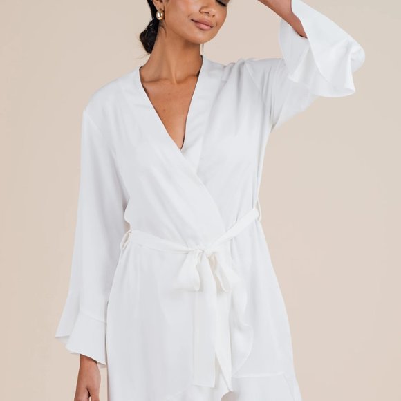 NEW Half Asleep Ruffle Robe in Cloud White - Picture 4 of 5